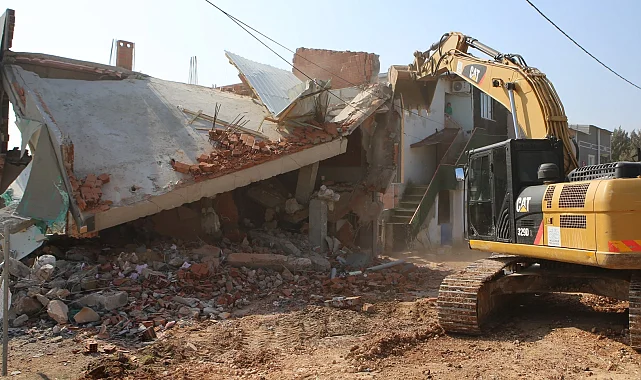 Bursa Nilüfer'de 2 katlı kaçak bina yıkıldı