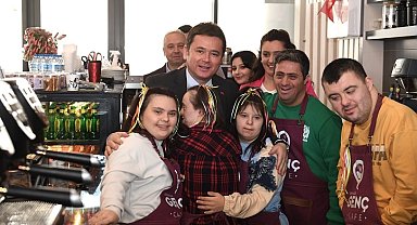 Bursa Osmangazi'de Down sendromlu bireyler kafe işletti