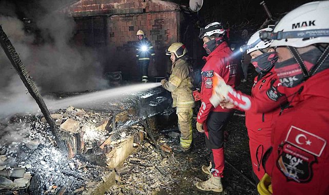 Bursa'da 18 ahşap ev alev alev yandı