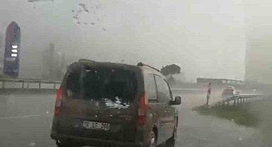 Bursa'da dolu yağışı sürücülere zor anlar yaşattı