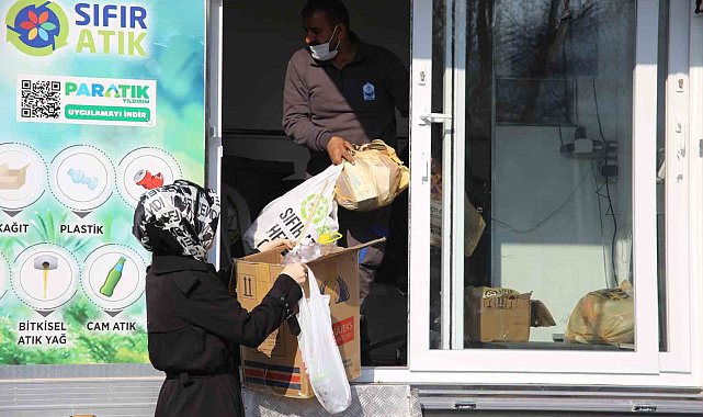 Bursa'da kadınlar, geri dönüşümle evlerine katkıda bulunuyor