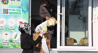 Bursa'da kadınlar, geri dönüşümle evlerine katkıda bulunuyor