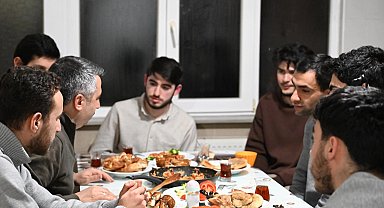 Bursa'da Başkan Yılmaz, sahuru gençlerle yaptı
