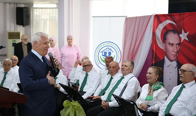 Bursa'da huzurevi korosuna Başkan Bozbey sesiyle renk kattı