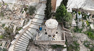Büyükşehir Belediyesinde bayram öncesi mezarlıklarda temizlik çalışmalarını sürdürüyor