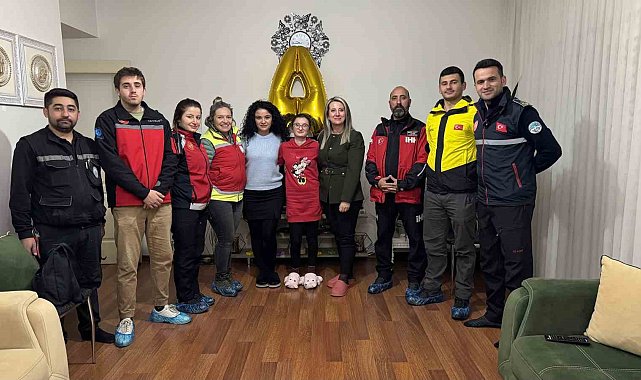 Büyükşehir'den özel ihtiyaçlı Aleyna'ya evinde afet eğitimi