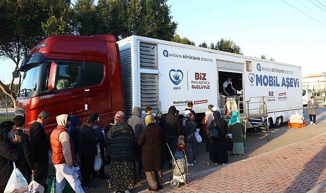 Büyükşehir'den Ramazan ayının ilk gününde sıcak yemek ikramı