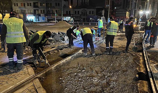 Büyükşehir'den raylı sistem güzergahında gece boyu bakım çalışması