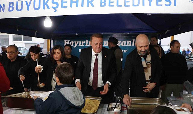 Büyükşehir'in Söke'deki iftar sofrasında yüzlerce kişi buluştu
