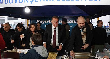 Büyükşehir'in Söke'deki iftar sofrasında yüzlerce kişi buluştu