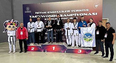 Büyükşehir'in taekwondo takımı Antalya'da doludizgin