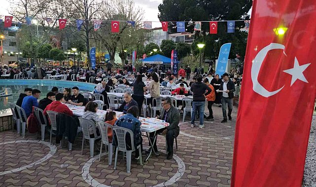 Büyükşehirin Nazilli'deki son iftar sofrası da doldu taştı