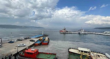 Çanakkale Boğazı sisin etkisini yitirmesiyle transit gemi geçişlerine açıldı