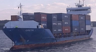 Çanakkale Boğazı'nda makine arızası yapan konteyner gemisi Karanlık Liman'a demirletildi