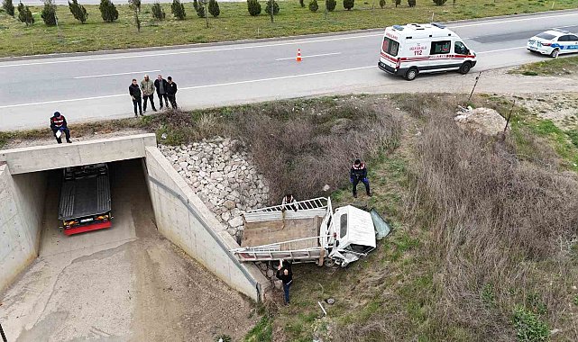 Çanakkale'de çalıntı kamyonetle şarampole uçtu; feci şekilde can verdi