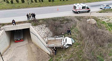 Çanakkale'de çalıntı kamyonetle şarampole uçtu; feci şekilde can verdi