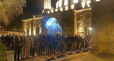 Çankırı'da 467 yıllık Sultan Süleyman Camii Kadir Gecesi'nde doldu taştı