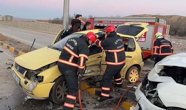 Çankırı'da iki otomobil çarpıştı: 6 yaralı