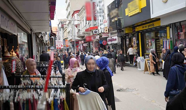 Çarşı-pazarda hareketlilik erken başladı