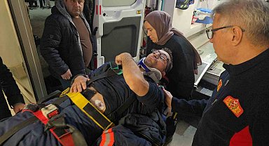Çatı katında çıkan yangına müdahale eden itfaiye eri yaralandı