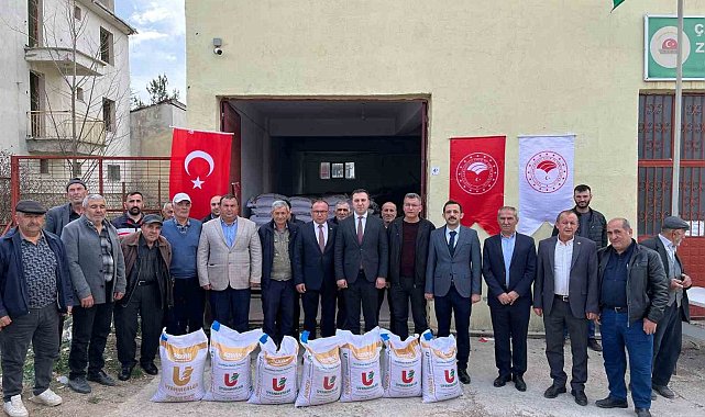 Çavdarhisar'da çiftçilere yüzde 50 hibeli 19 bin 825 kilo nohut tohumu dağıtıldı
