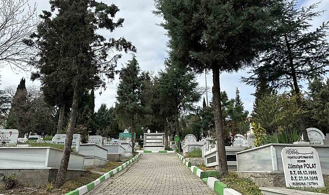 Çayırova'da mezarlıklar bayrama hazır
