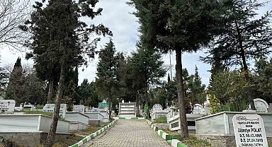 Çayırova'da mezarlıklar bayrama hazır