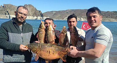 Çekerek Barajı'nda 14 kiloluk sazan yakalandı