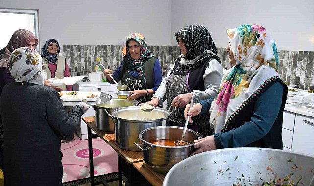 Çevre köylerden örnek aldılar, Ramazan'da tek iftar sofrası kurdular