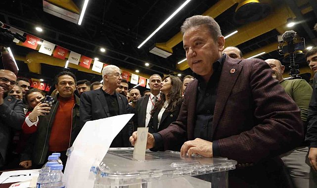 CHP Antalya'da Cumhurbaşkanı adayını belirlemek için oy verme işlemi devam ediyor