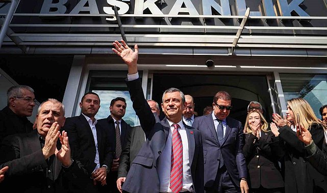 CHP Genel Başkanı Özgür Özel Beylikdüzü Belediyesini ziyaret etti