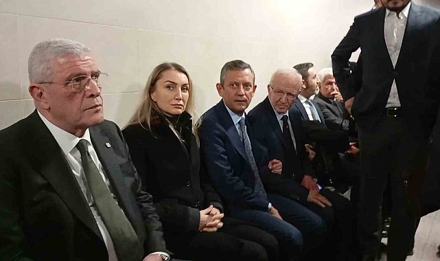 CHP Lideri Özgür Özel, Çağlayan'daki İstanbul Adalet Sarayı'na geldi