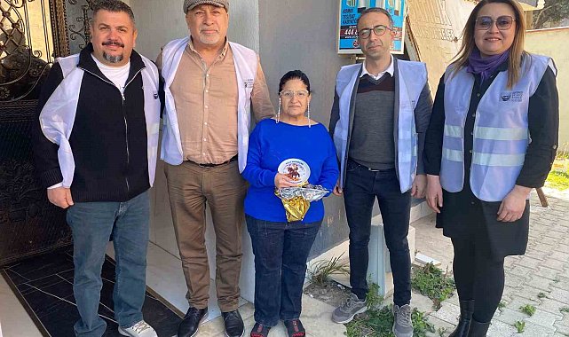 Çiçek vermek yerine gıda kolisiyle destek oldular