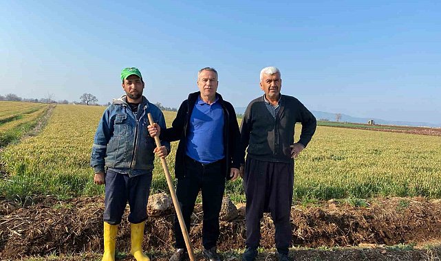 Çiftçiler yağmur yağmadığı için tarlalarını sulamaya başladı