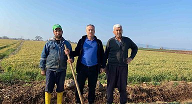 Çiftçiler yağmur yağmadığı için tarlalarını sulamaya başladı