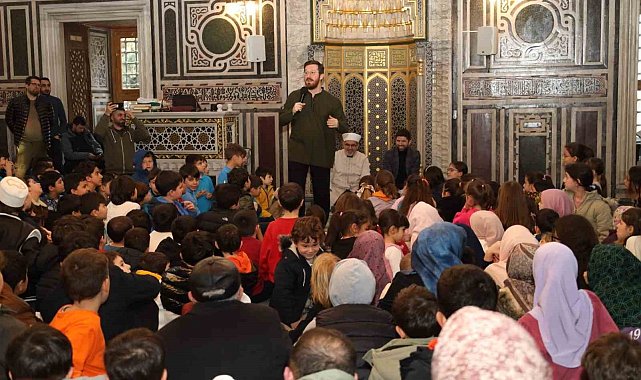 Çocuklar babalarıyla ilk safta durdu, cami adabı ve ibadetin önemini öğrendi