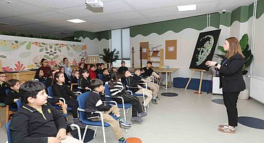 Çocuklar Oyuncak Kütüphanesi'nde hem eğleniyor hem öğreniyor