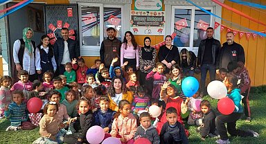 Çocukların okul sevinci: Yeni yapılan sınıflarda eğitim başladı