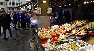 Çoğu tekne erken paydos edince balık tezgâhları eski görüntüsünden uzak kaldı