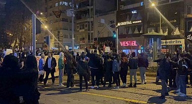 Çoğunluğu liseli olan protestocular alkolün de etkisi ile birbirine girdi
