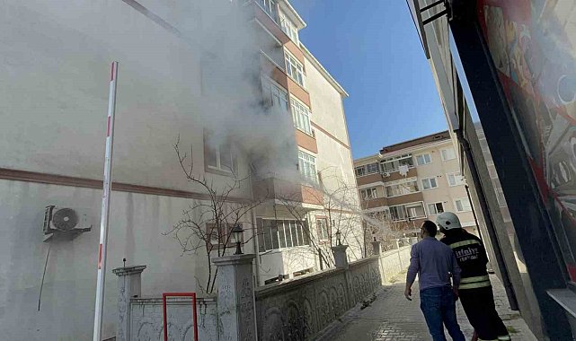 Çorlu'da apartman dairesi alev alev yandı