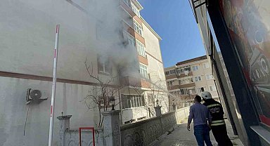 Çorlu'da apartman dairesi alev alev yandı