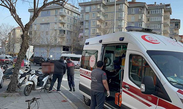 Çorlu'da kamyonetle çarpışan motokurye yaralandı