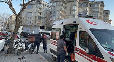 Çorlu'da kamyonetle çarpışan motokurye yaralandı