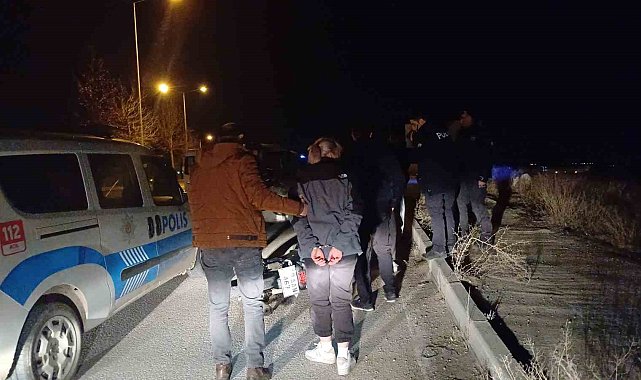 Çorum'da haraketli dakikalar: Polisten kaçan motosikletli şahıslar kovalamacayla yakalandı