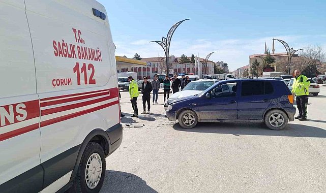 Çorum'da iki otomobil çarpıştı: 2 yaralı