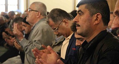 Çorum'da vatandaşlar bayram namazı için camilere akın etti