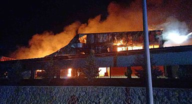 Çorum'daki fabrika yangında dumandan etkilenen 3 kişi hastaneye kaldırıldı