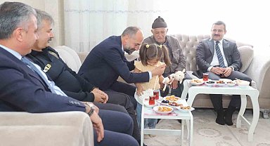 Çukurca'da şehit ailesine bayram ziyareti