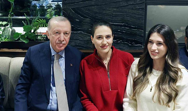 Cumhurbaşkanı Erdoğan gençlerle kafede bir araya geldi